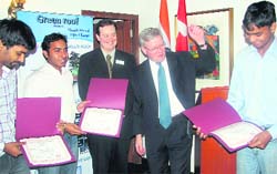 Consul-General Scot Slessor (2nd from right) and Dr Steven M Smith of Saint Marys University with the winning PEC team of the Green Roof Competition in Chandigarh
