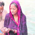 A woman performs rituals at Har-ki-Pauri in Haridwar