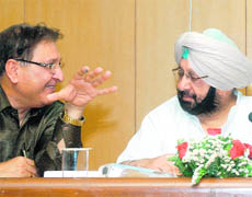 PU Vice-Chancellor RC Sobti (left) and PPCC president Amarinder Singh during a seminar on the campus