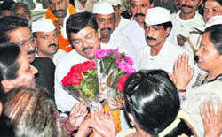 Union Minister Mukul Wasnik being welcomed by Congress workers in Shimla on Friday.