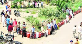 Residents stand in a long queue to procure LPG cylinders in Doraha.