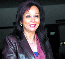 Maureen, reportedly of Anglo-Indian origin, met Nusli Wadia on an Air India flight and became the queen of Bombay Dyeing, one of the biggest industrial empires of India 