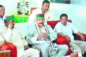 Satpal Maharaj, Pauri Garhwal MP, addresses a press conference at Pithoragarh on Sunday.
