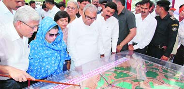 Chief Minister Bhupinder Singh Hooda, Health Minister Rao Narender Singh, Bhiwani-Mahendragarh MP Shruti Choudhry and CPS Anita Yadav have a close look at the layout plan of the North-South corridor project at Narnaul on Sunday