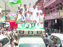 Congress leaders participate in the Satyagraha Yatra that started from Dharchula in Pithoragarh district on Monday. 