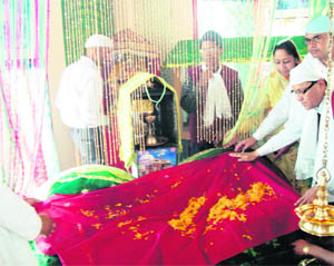 Devotees offer chadar at the dargah of Baba Hajrat Khwaja Sahib at Sanjha Durbar on the occasion of the annual Urs near Mussoorie on Tuesday. 