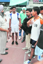 Member of the Gidderwaha team argues with the games organisers.