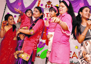 Tiny tots celebrate Mother's Day with their parents at Maple Bear Play Way in Ludhiana 