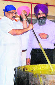 Union Minister of State for Food and Consumer Affairs KV Thomas at Guru Ramdas Langar Hall 