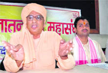 Rajyogi Mahant Rakeshnathji Maharaj, national president of the Sanatan Dharam Mahasangh, addresses mediapersons in Dehradun on Thursday