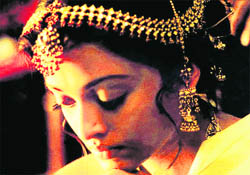 In Rituparno Ghosh’s Chokher Bali, Aishwarya Rai interpreted the multi-layered character of Binodini, a rebellious Bengali widow