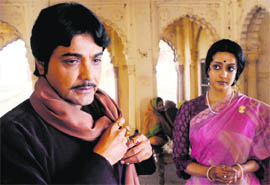 Produced by Subhash Ghai, Noukadubi, starring Prosenjit Chatterjee, Raima Sen and Riya Sen, was released as Kashmakash in Hindi