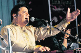 Singer Anup Jalota casts a spell on the audience in Ludhiana. 