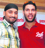 Harbhajan Singh(L) and Yuvraj Singh