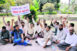 Employees of the Irrigation Department hold a dharna in support of their demands at Gandhi Park, Dehradun, on Tuesday.