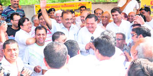 House owners and shopkeepers in a jubilant mood after calling off their stir in Faridabad 