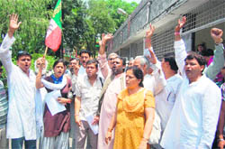 Workers of the Uttarakhand Kranti Dal (Panwar faction) hold a demonstration in front of the office of the District Magistrate, Dehradun, on Thursday.