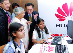 Delhi Chief Minister Sheila Dikshit flanked by Max yang, CEO of Huawei India, and Yao weimin,VP, Huawei India (R), at the launch of  E-HOPE for Computer Education  in New Delhi 