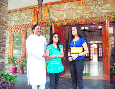 Chief Minister Ramesh Pokhriyal Nishank with his daughters at his new residence in Dehradun