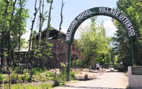 The entry gate at Uttersoo village.