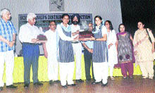 Students of Guru Nanak Public School strike a pose with the Championship Nehru Trophy in Ludhiana on Friday.