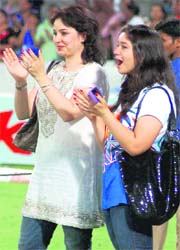Mumbai Indians captain Sachin Tendulkars wife Anjali and daughter Sara (L) bring a bagful of cheer to a team match in Hyderabad