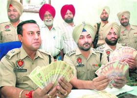 The SP shows fake notes
