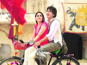 The lesser-known towns of Bathinda and Ratlam acquired a glamorous sheen when Kareena and Shahid travelled through them in Jab We Met