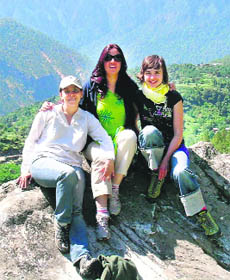 Punnetinder Kaur Sidhu (M) with her friends