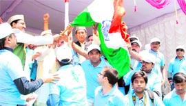 Chief Minister Ramesh Pokhriyal Nishank flags off the "Seema Darshan " programme of the BJP at Munisiyari in Pithoragarh district on Monday. 
