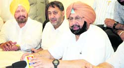 PPCC chief Captain Amarinder Singh addresses mediapersons in Jalandhar