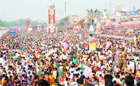 Devotees throng Har-ki-Pauri in Haridwar on the occasion of Budh Poornima on Tuesday. 