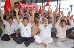 The leaders of Northern Railwaymens Union at a protest rally in Ferozepur