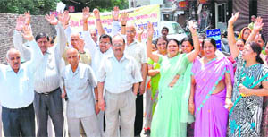 Members of the Jain Milan Samaj hold a demonstration in Dehradun 