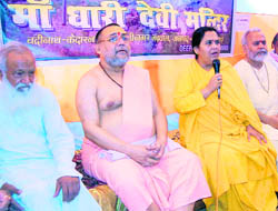 Uma Bharti with (from left to right) ) Prof GD Aggarwal, Jagadguru Shankaracharya Raj Rajeshwaram Maharaj and Swami Chinmayanand. She announces the second phase of the Save Ganga agitation in Haridwar