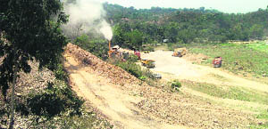 Illegal hot mix plant in Hamirpur.