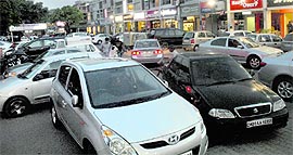 Fed up with the chaos at peak shopping hours, the Sector 9 Market Association has hired guards to help people park their vehicles in an orderly manner.