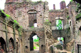 Present owner Gurjitinder Singh Virk plans to resurrect the Kandhola Fort.