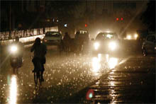Rain and squall hit Bathinda on Saturday evening throwing life out of gear; Aalmis kin grieve over her death in Bathinda. 