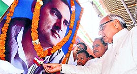 Chief Minister Bhupinder Singh Hooda pays tributes to former Prime Minister Rajiv Gandhi on his death anniversary in Ambala on Saturday.