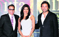  Dharmendra, Priyanka Chopra and Bobby Deol