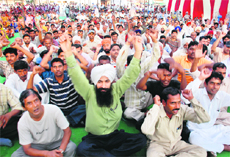  Members of the Pendu Sangharsh Committee, Chandigarh, protest against the UT Administration at Daria village on Sunday. 