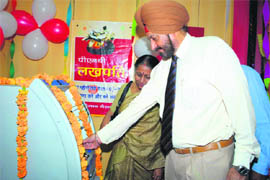 Lieut-Gen DDS Sandhu, vice-chancellor, Kurukshetra University, inaugurates an ATM of Punjab National Bank on the premises of Girls Hostel Complex of the Kurukshetra University campus. 