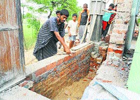 Bhola Shah shows the place from where he found the ammunition