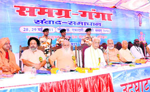 Vishwa Hindu Parishad chief Ashok Singhal, Hindu saints and environmentalists at the convention on "Samagra Ganga in Haridwar 