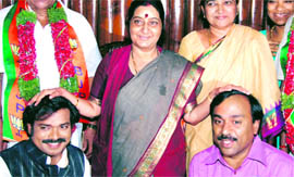 With senior BJP leader Sushma Swaraj washing her hands off the induction of the controversial Bellary brothers into the Karnataka Cabinet, the Congress has hit out at its arch rival