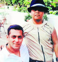 Salman Khan with national awardee child dancer Sanjay Sinha during the shooting of  Bodyguard in Patiala on Sunday