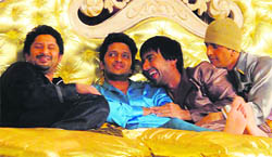 Jaaved Jaffrey (R) with the cast of Double Dhamaal