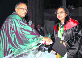 Jaipal Reddy, Union Minister of Petroleum and Natural Gas, presents a degree certificate to a student at the convocation of the University of Petroleum and Energy Studies, near Dehradun