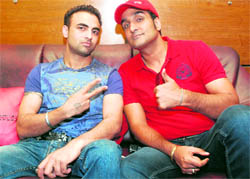 Punjabi singers Karran Jesbir (R) and Raja Baath (L) were in Chandigarh for a star nite